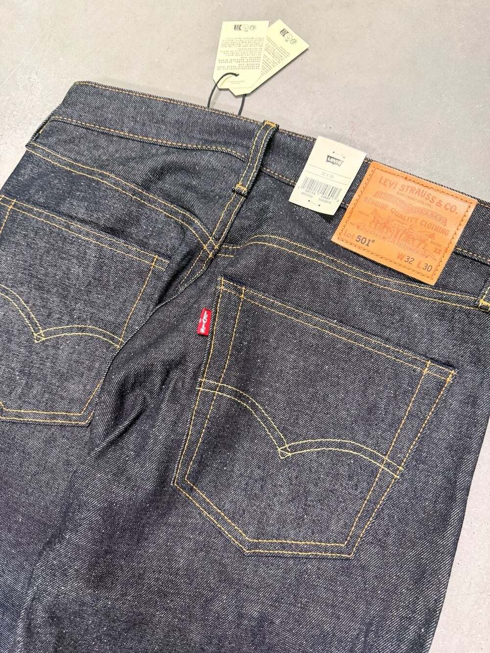 Levi's 501 Original Selvedge Denim Jeans - Picture 3 of 10
